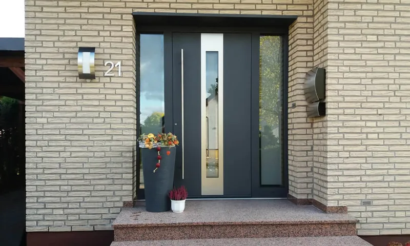 Door Side Element with a unique finish installed in Lincoln